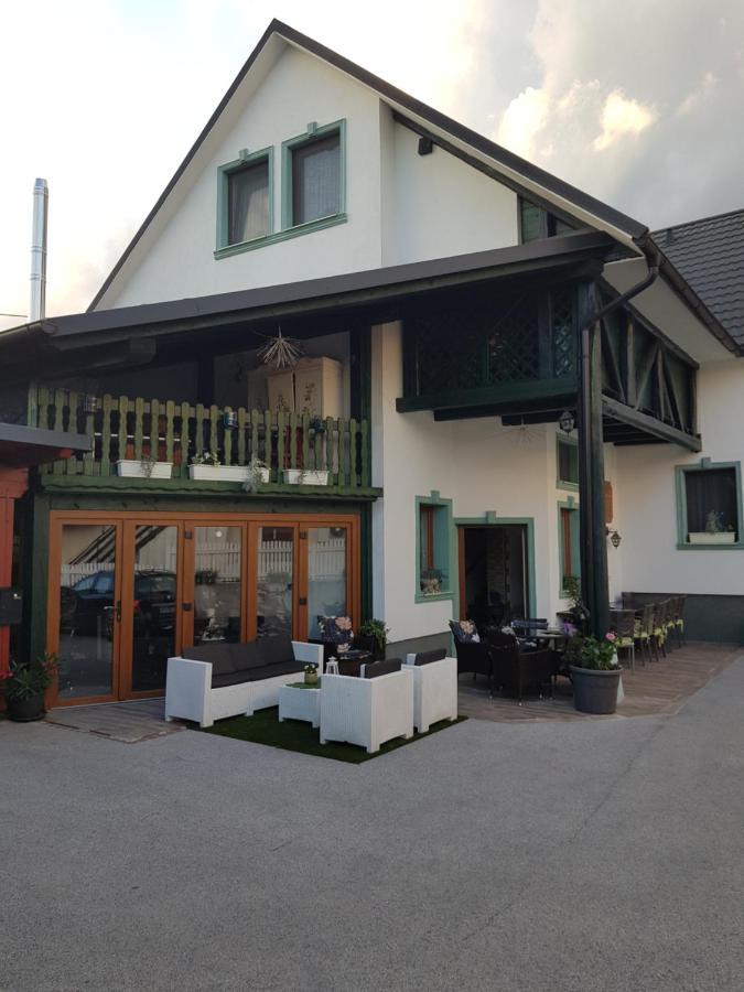 Mama'S House Vandrerhjem Cerklje na Gorenjskem Eksteriør bilde